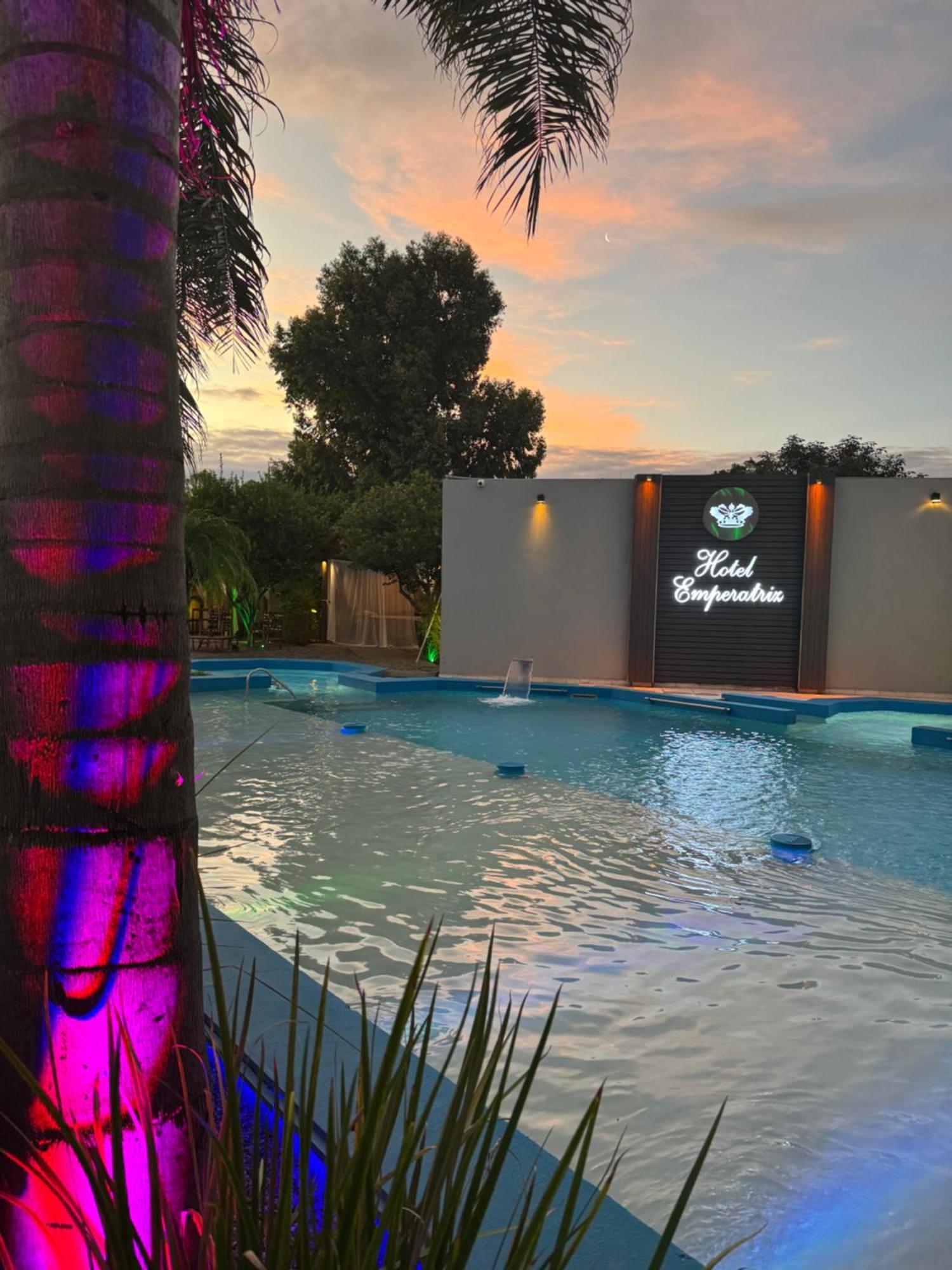 Hotel Termal Emperatriz Termas de Río Hondo Екстериор снимка